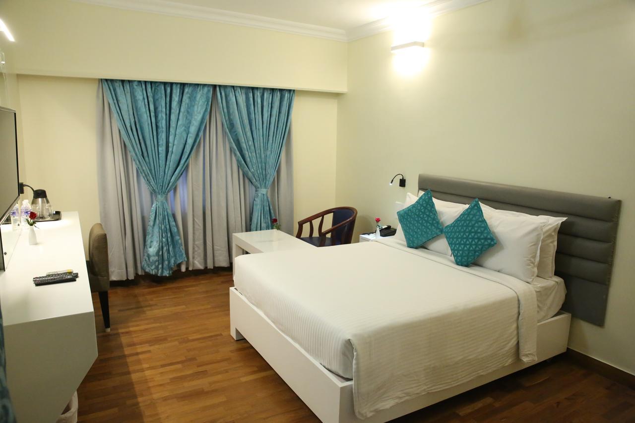 Hotel Park Plaza Chennai Exterior photo
